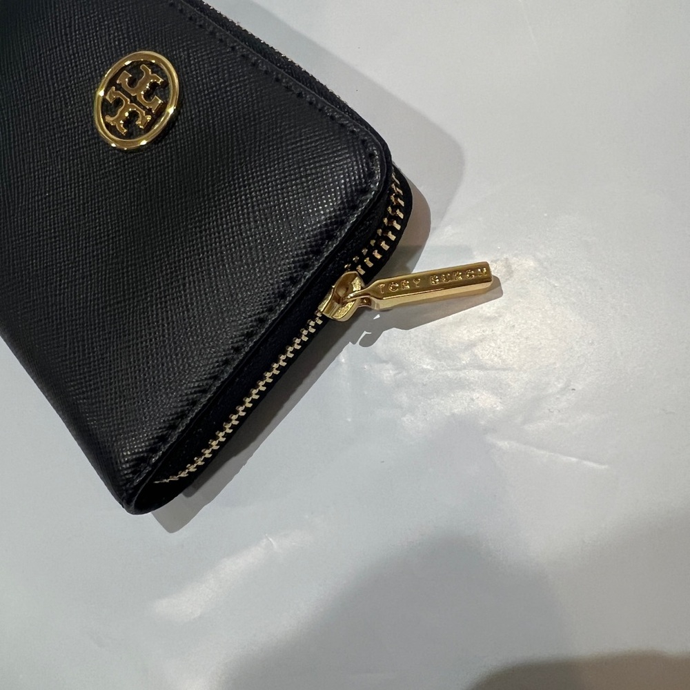 Tory Burch Black Wallet with Gold Logo - Picture 2 of 6
